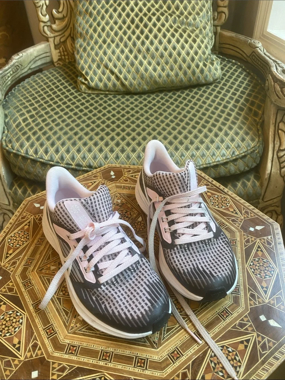 Nike Kids Sneakers in Black and Light Pink